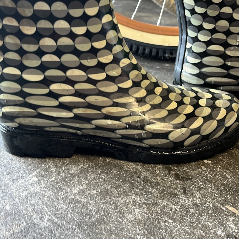 Capelli Black tall rain boots with cream & grey. Adjustable buckle top of boot - Picture 4 of 7